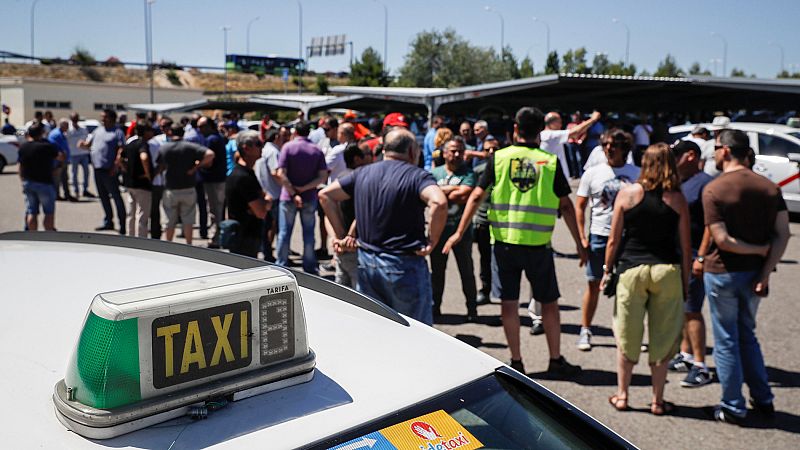 Los taxistas seguirán con la huelga hasta que el Gobierno muestre su "firme voluntad" de realizar cambios normativos