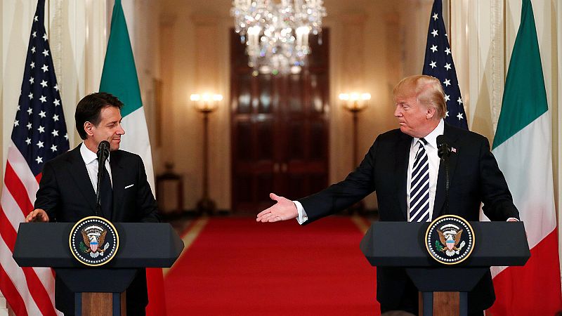 Trump alaba la "muy firme" política migratoria de Italia y la pone como ejemplo en Europa