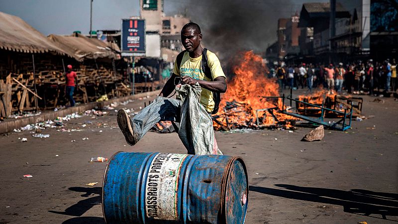 Al menos tres muertos en las protestas de la oposición por los resultados electorales en Zimbabue