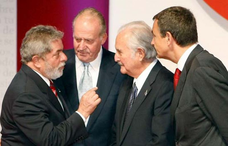 El Rey elogia a Lula y Carlos Fuentes por promover valores de convivencia