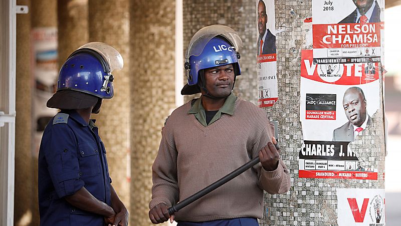 Calma tensa en Zimbabue a la espera de los resultados de las presidenciales