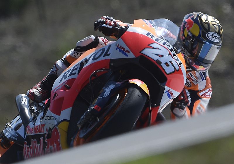 Pedrosa, Schrötter y Öttl dominan en una primera jornada cruel para Martín