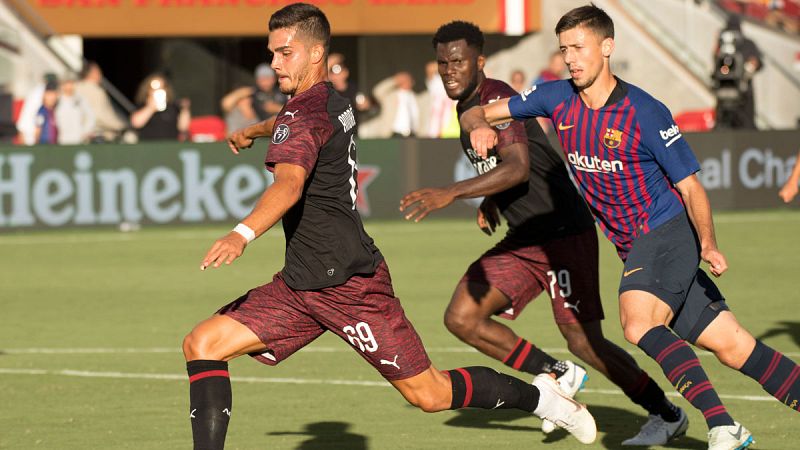 Silva, en tiempo de descuento, decide el triunfo del Milán ante el Barça