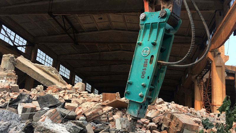 Ai Weiwei denuncia en las redes sociales la demolición de su estudio en Pekín