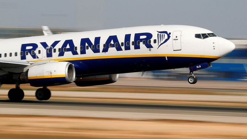 Consumidores denuncian que la web de Ryanair no deja aplicar el descuento del 75% para residentes