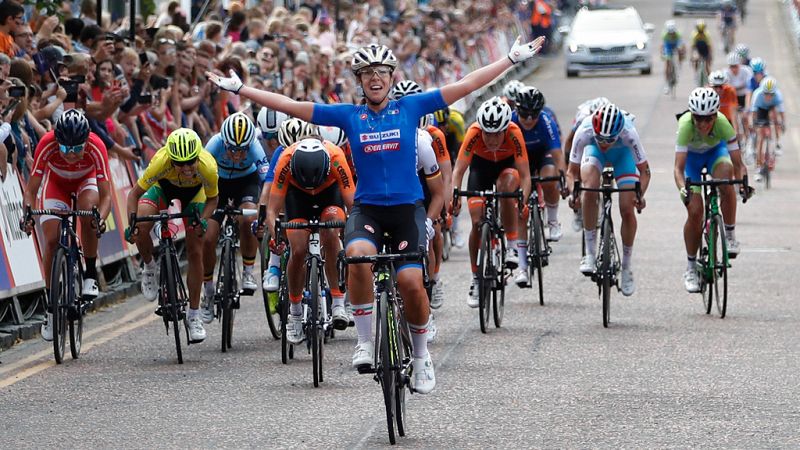 La italiana Bastianelli gana el oro en ciclismo en ruta