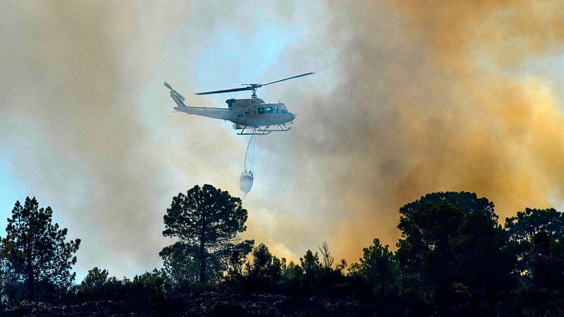 El incendio de Llutxent (Valencia) continúa sin control y quema más de 1.700 hectáreas