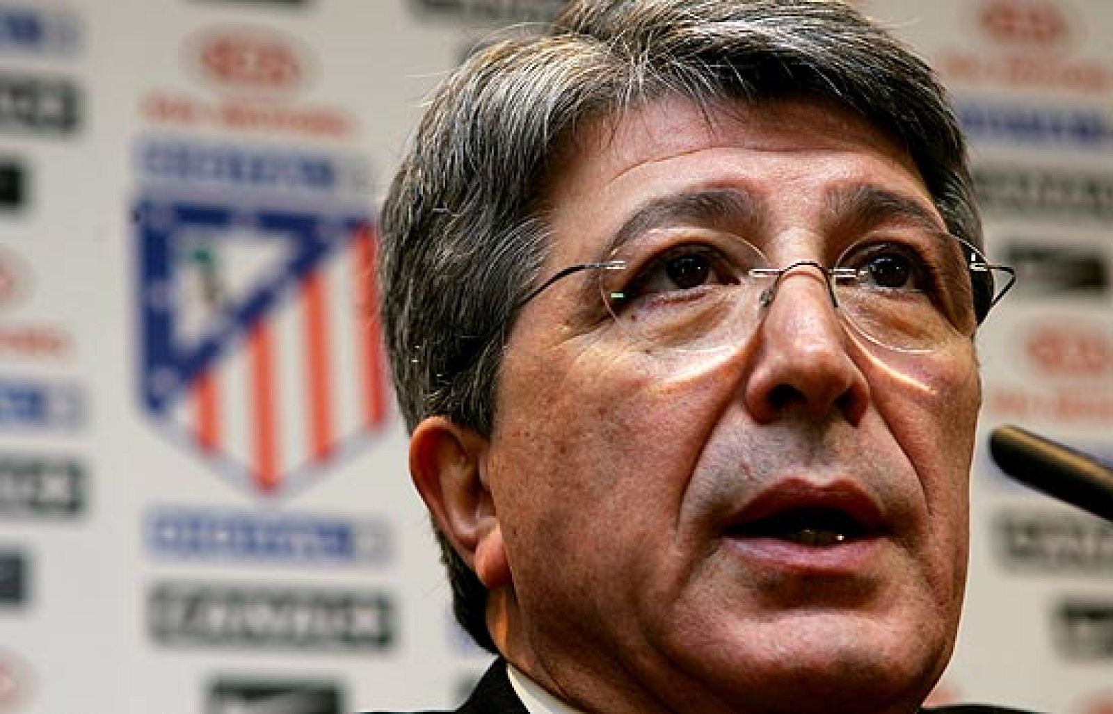 Todo el fútbol español ha cerrado filas alrededor del Atlético de Madrid y están en contra de la decisión de la UEFA de cerrar el Calderón.