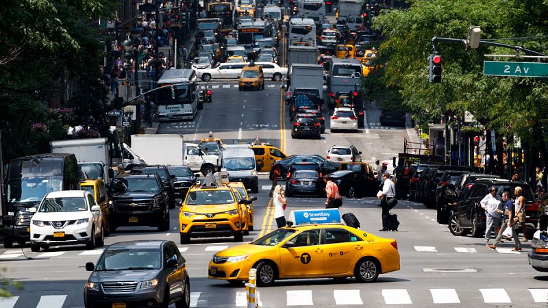 Nueva York aprueba limitar las licencias de vehículos de alquiler con conductor