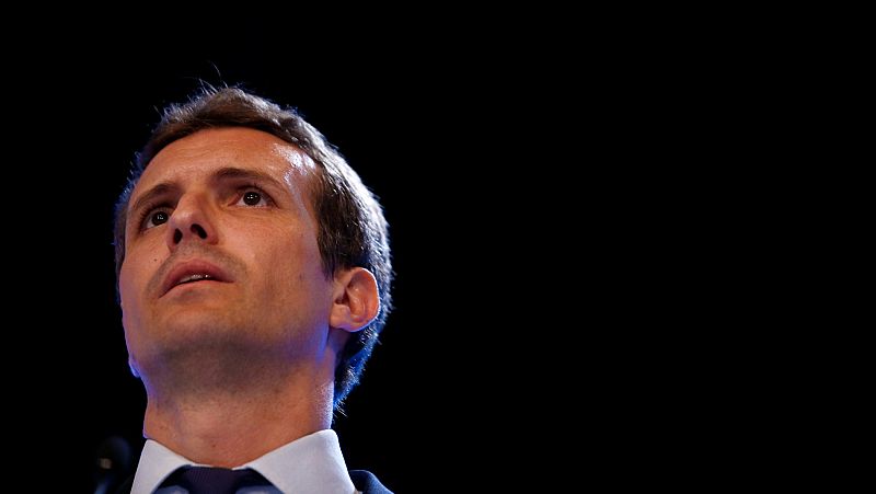 Casado se dedicará a "defender" su "inocencia" y no dará más explicaciones a los medios sobre el máster