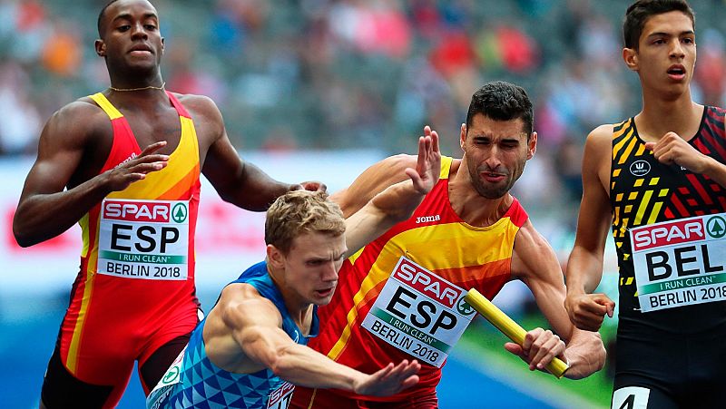 El relevo de 4x400m masculino se mete en la final con suspense