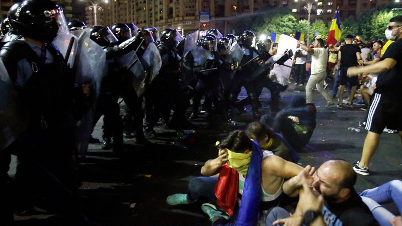 Cientos de heridos durante una manifestación antigubernamental en Bucarest