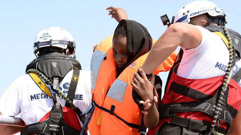 El Aquarius rescata a 141 migrantes en su primera misión desde el cierre de los puertos en Italia y Malta