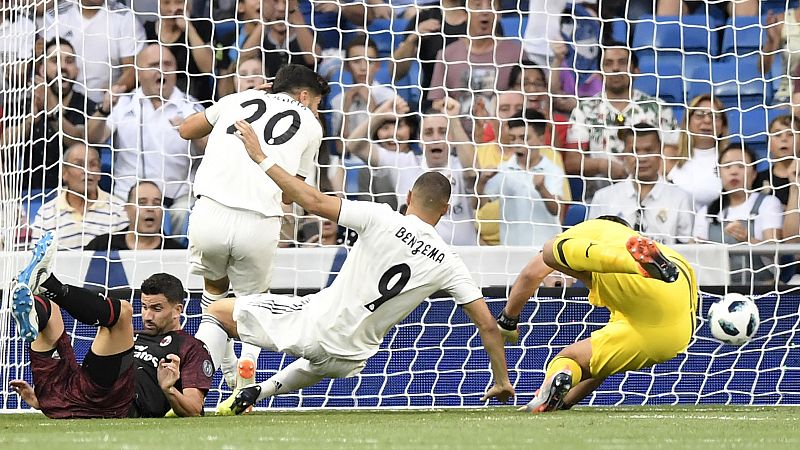 El Madrid se da un homenaje ante el Milan y el Bernabéu aclama a Modric