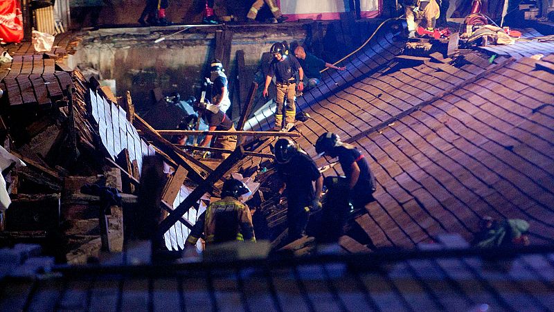 El derrumbe de una plataforma en el puerto de Vigo durante un concierto deja cerca de 400 heridos