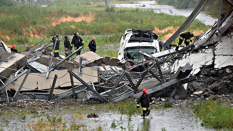 El derrumbe de un viaducto en una autopista de Génova mata al menos a 25 personas
