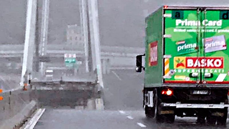 El conductor que quedó al borde del derrumbe de Génova: "Metí marcha atrás, como para intentar escapar de ese infierno"