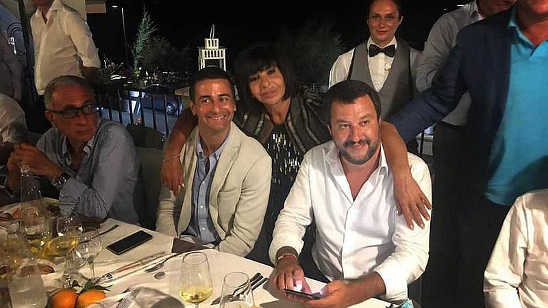 El vicepresidente Salvini se fue de fiesta la noche del derrumbe en Génova e Italia se indigna
