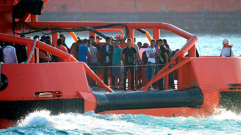 Salvamento Marítimo rescata a 338 inmigrantes en el Estrecho y Alborán