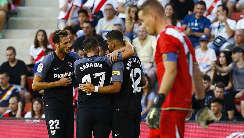 El Sevilla impone su ley en Vallecas
