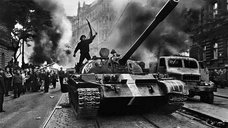 Cuando los tanques del Pacto de Varsovia aplastaron la 'Primavera de Praga'