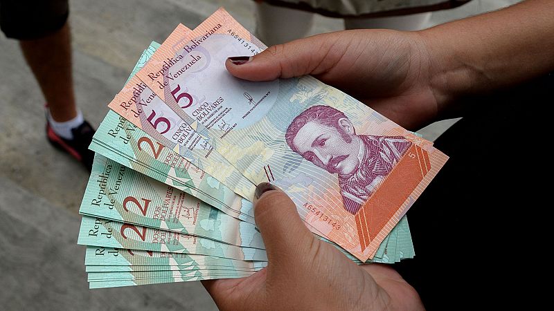 Venezuela oficializa la devaluación de su moneda un 95,8% con un nuevo tipo de cambio único