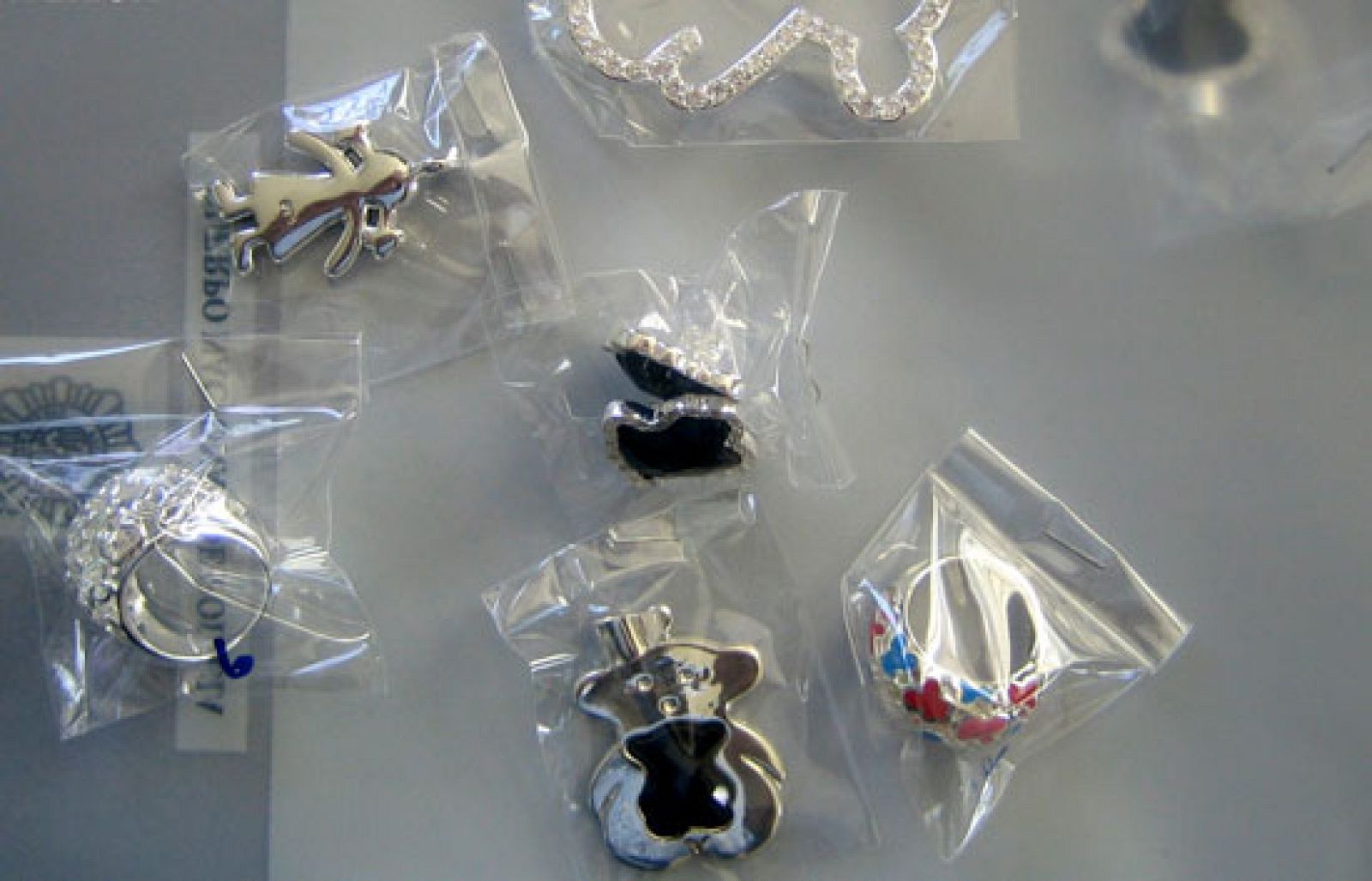 Cae una red que vendía joyas falsas, con 22 arrestos y 17.000 piezas intervenidas | Ver