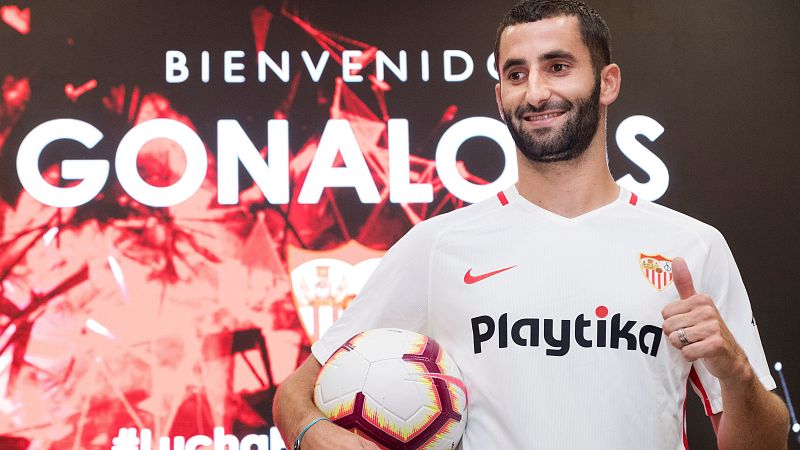 Gonalons, reciente fichaje del Sevilla, novedad en la lista para visitar al Sigma Olomuc