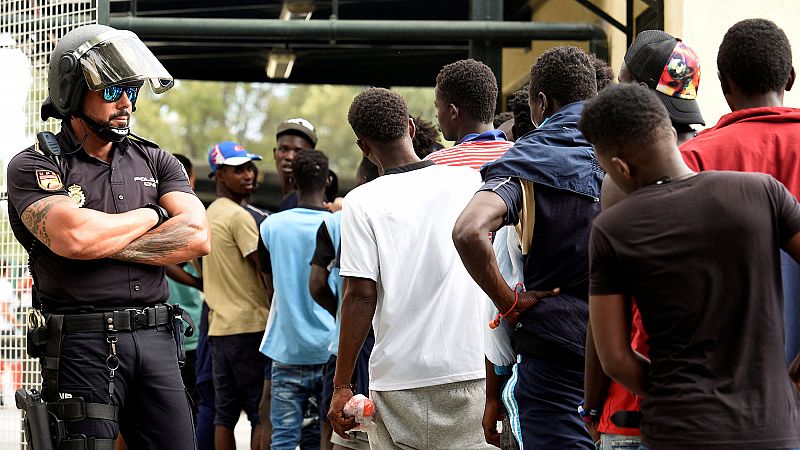 Un nuevo salto a la valla fronteriza de Ceuta deja siete guardias civiles heridos