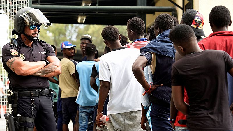 Un nuevo salto a la valla fronteriza de Ceuta deja siete guardias civiles heridos