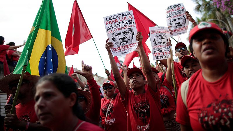 El apoyo a Lula en las encuestas sigue creciendo pese a estar encarcelado