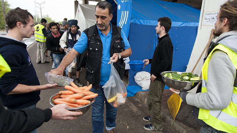 HRW denuncia el "trato inhumano" de Hungría por negar alimentos a los solicitantes de asilo