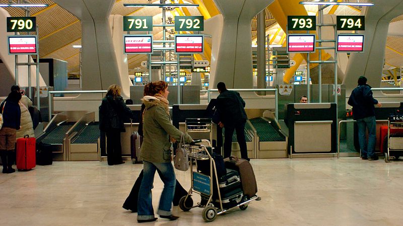 El personal de seguridad de los aeropuertos de Madrid y Las Palmas desconvoca la huelga tras alcanzar un acuerdo