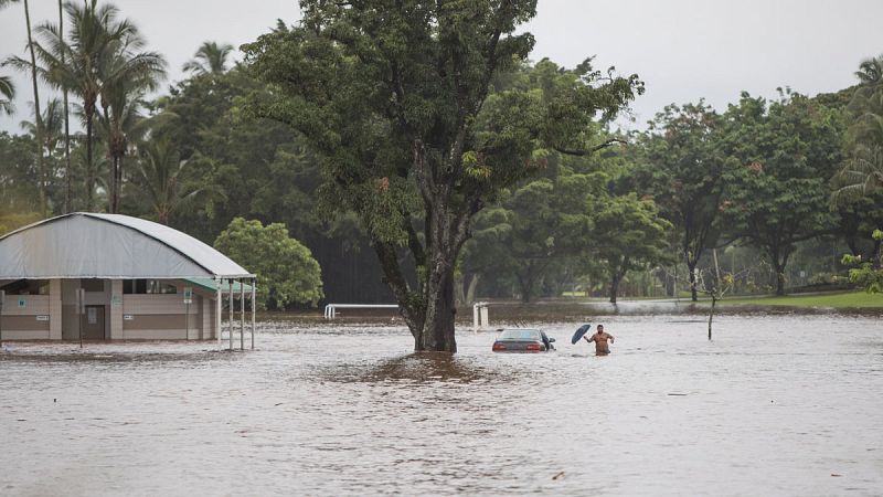 El huracán Lane se debilita a tormenta tropical a su llegada a Hawái