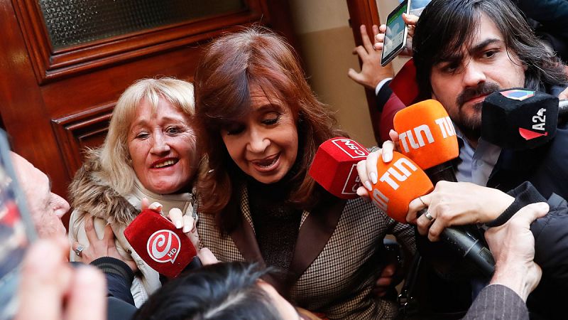 Los Kirchner eran los "verdaderos beneficiarios" de la supuesta red de sobornos, según el juez del caso