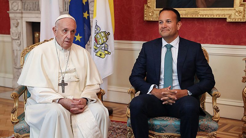El papa admite en Irlanda el fracaso de la Iglesia ante los "crímenes repugnantes de los abusos" sexuales a menores