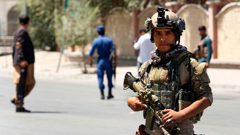 La Inteligencia afgana da por muerto al líder del Estádo Islámico en Afganistán tras un bombardeo
