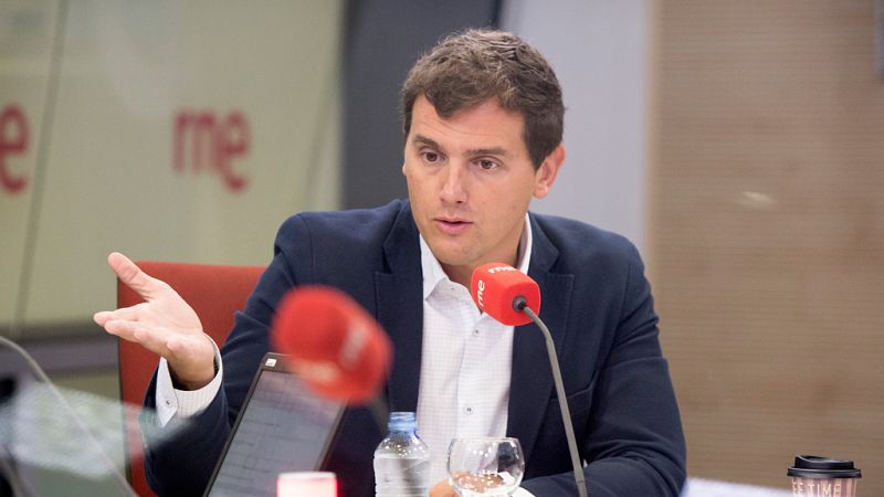 Rivera pide a Sánchez que "rectifique" e inste a Torra a acatar el Estatut y la Constitución