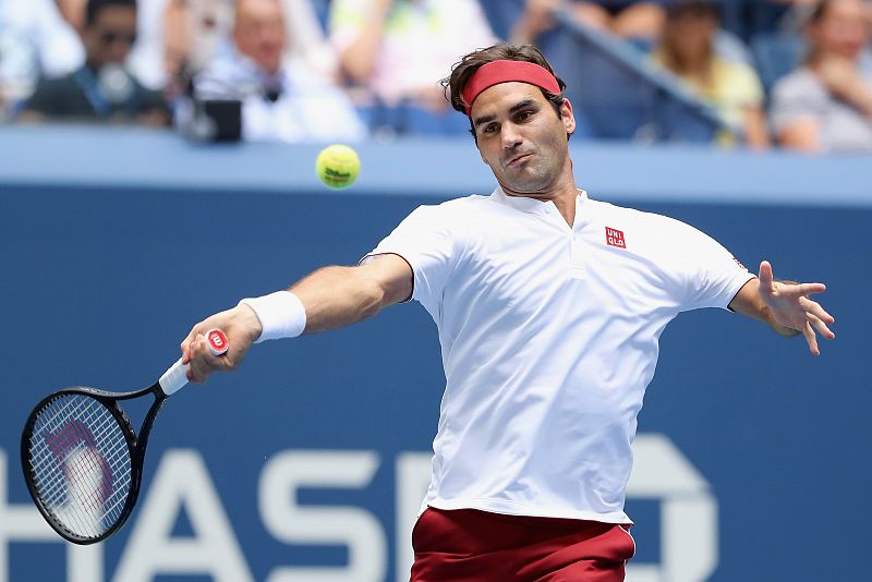Federer pasa a la tercera ronda sin problemas