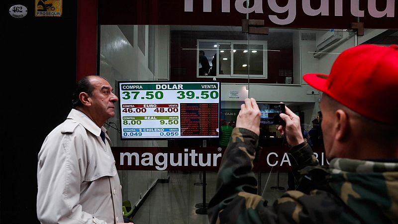El peso argentino se desploma un 21% en una semana de gran volatilidad