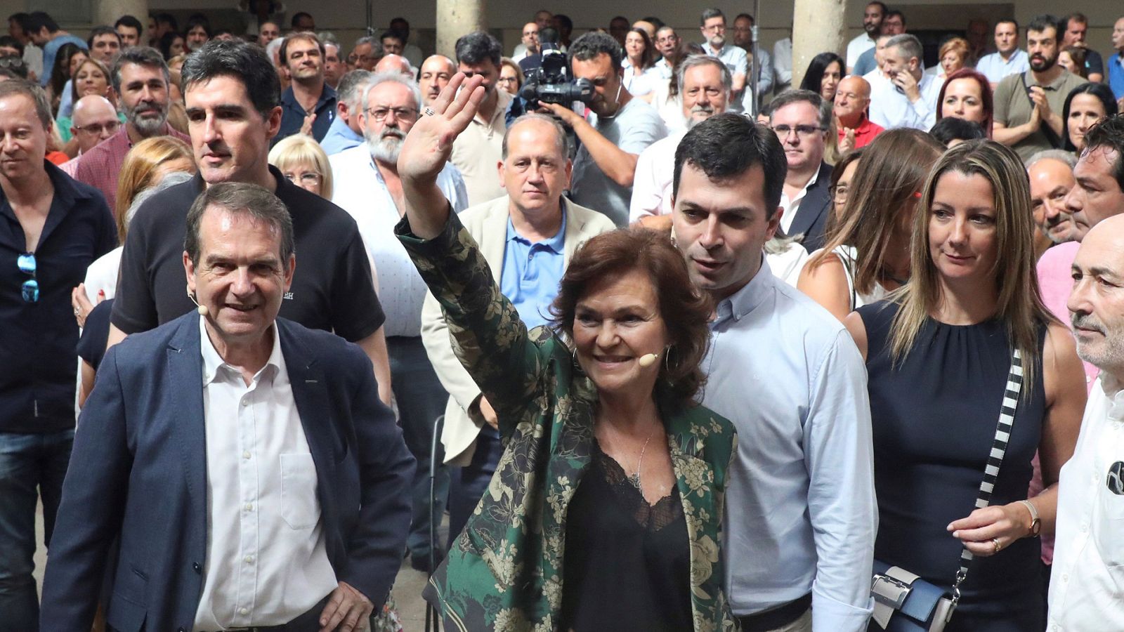 Carmen Calvo: "Todos somos iguales, en territorios y en derechos, y nadie lo va a romper"