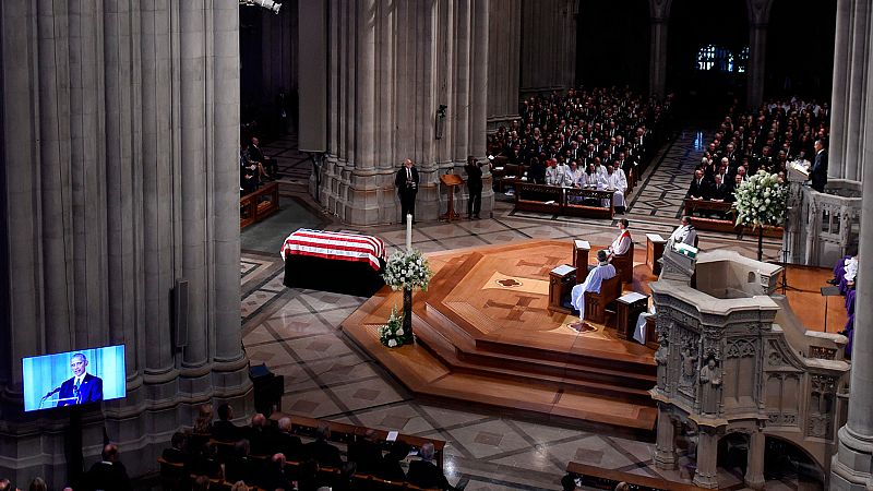 Obama y Bush destacan que competir con McCain para llegar a la Casa Blanca les hizo "mejores presidentes"