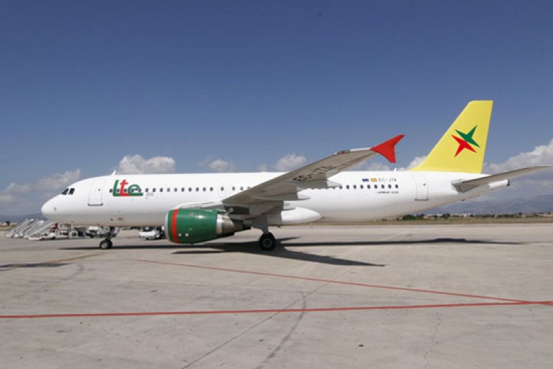 La española LTE Internacional Airways suspende sus vuelos por "problemas de fuerza mayor"