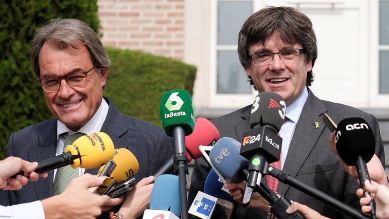 Puigdemont insiste en un referéndum de autodeterminación y exige a Sánchez que concrete sus propuestas