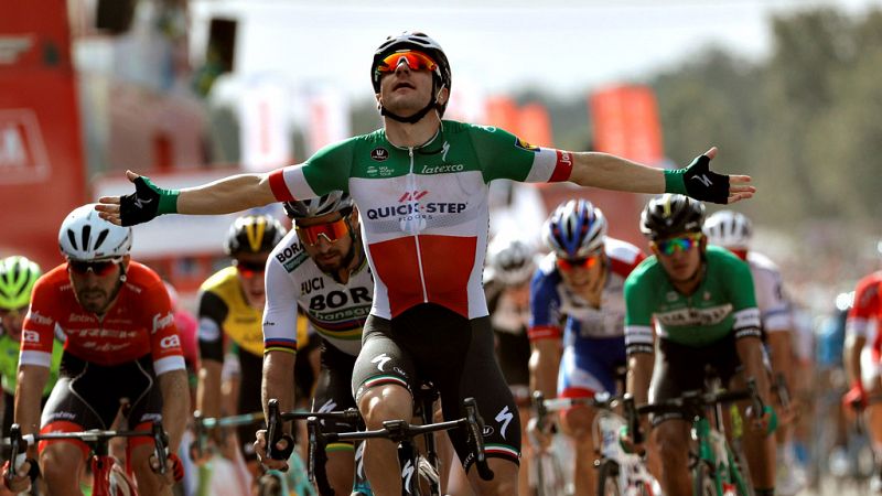 Elia Viviani demuestra que no tiene rival en las llegadas masivas puras de la Vuelta