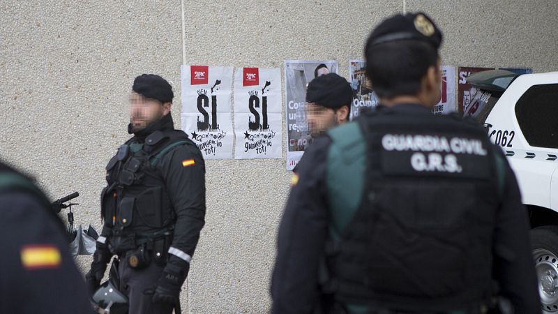 La Guardia Civil ordena a sus agentes que permanezcan en Cataluña y aplaza los traslados