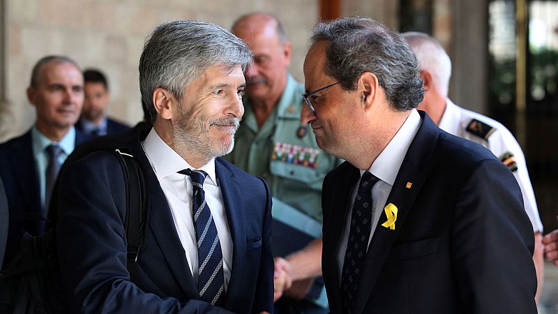 Gobierno y Generalitat acuerdan garantizar la "neutralidad" de los espacios públicos ante los lazos sin explicar cómo