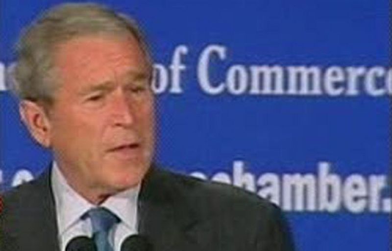 Bush defiende de nuevo su "respuesta extraordinaria a una crisis extraordinaria"