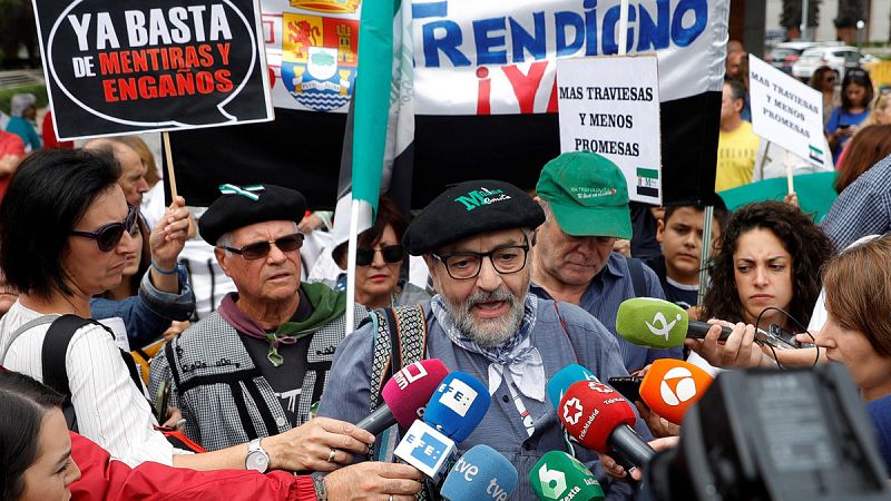 Centenares de extremeños se manifiestan en Madrid para pedir un "tren digno" para su región