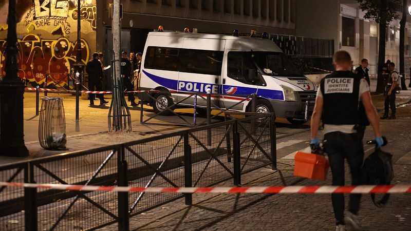 Un hombre armado con un cuchillo y una barra de hierro hiere a siete transehúntes en París